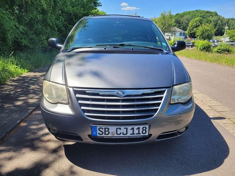 Grau Gebraucht 2006 Chrysler Voyager Van / Kleinbus | 2.999 € (Fairer Preis) - Bild 1/4