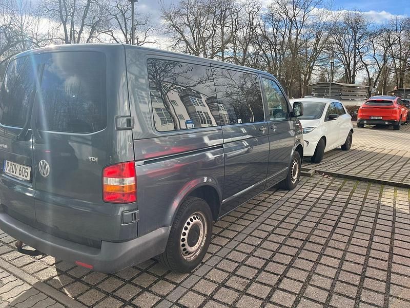 Gebraucht VW T5 131 PS (96 kW) 2008 Grau Van