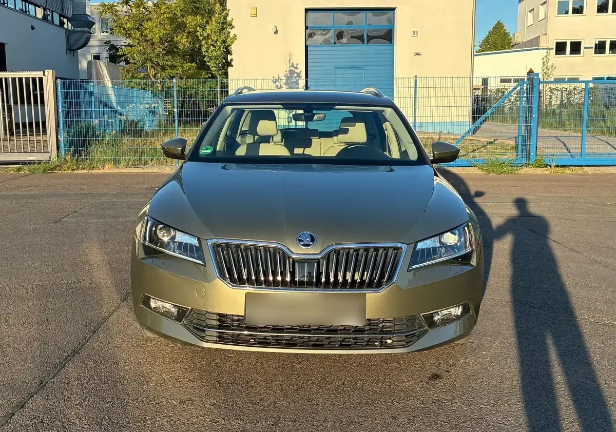 Gebraucht Skoda Superb 180 PS (132 kW) 2016 Grau Kombi