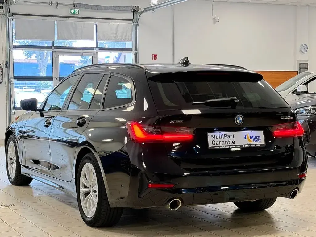 Gebraucht BMW 330 Performance 252 PS (185 kW) 2022 Schwarz Limousine