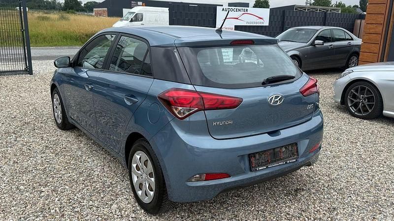 Gebraucht Hyundai i20 Classic 75 PS (55 kW) 2017 Blau Limousine