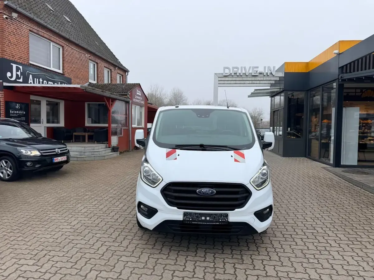Gebraucht Ford Transit Custom Trend 131 PS (96 kW) 2018 Weiß Van / Kleinbus
