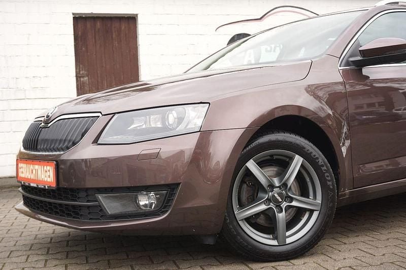 Gebraucht Skoda Octavia Style 150 PS (110 kW) 2015 Braun Kleinwagen