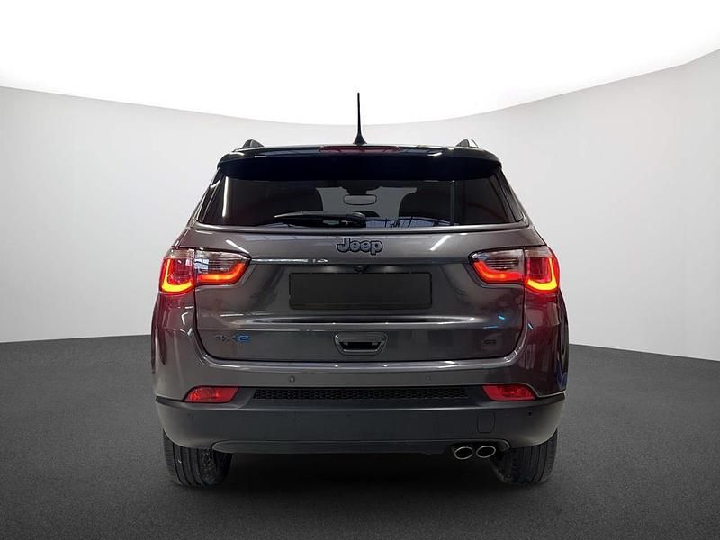 Gebraucht Jeep Compass 241 PS (177 kW) 2021 Granite crystal met. clear coat SUV