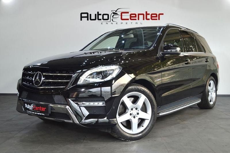 Schwarz Gebraucht 2012 Mercedes ML350 AMG line SUV | 24.990 € (Etwas zu teuer) - Bild 1/4