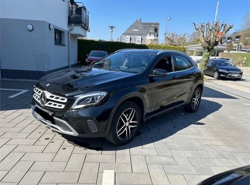 Gebraucht Mercedes GLA220 177 PS (130 kW) 2017 Schwarz SUV