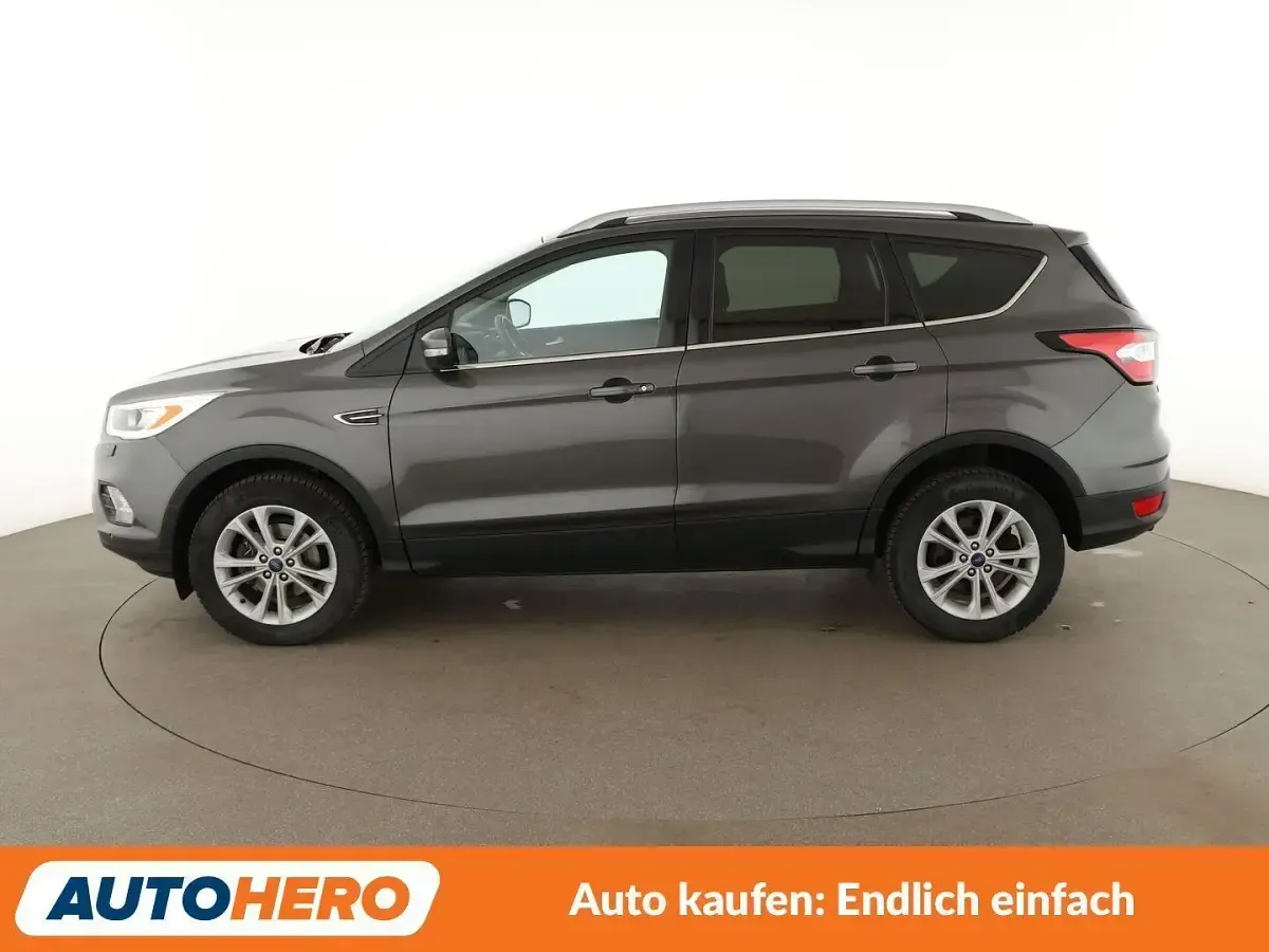 Gebraucht Ford Kuga Titanium 150 PS (110 kW) 2017 Grau SUV