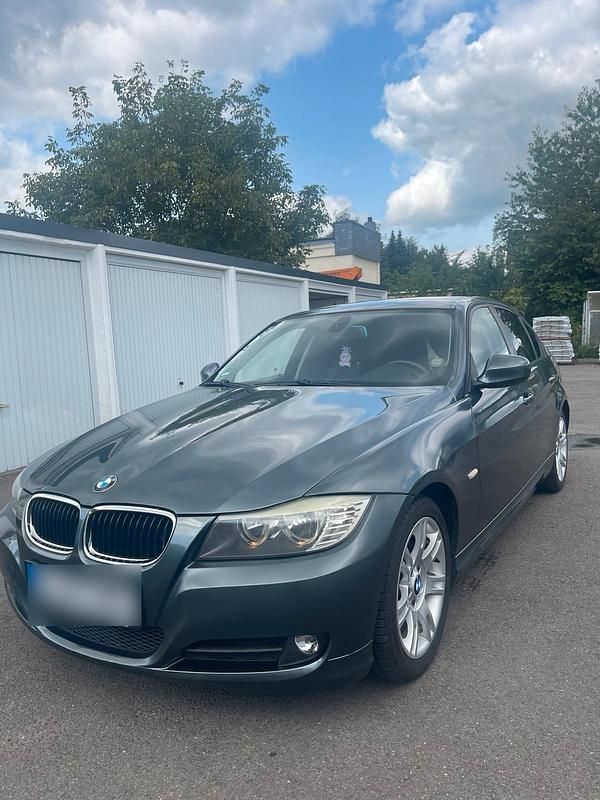 Grün Gebraucht 2010 BMW 318 Limousine | 3.200 € (Superpreis) - Bild 1/4