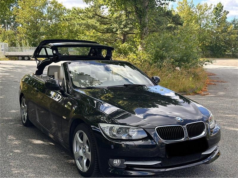 Schwarz Gebraucht 2013 BMW 320 Cabriolet Cabrio | 14.300 € (Fairer Preis) - Bild 1/4