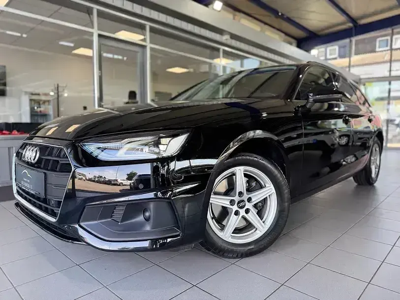 Gebraucht Audi A4 Basis 163 PS (119 kW) 2023 Brillantschwarz Kombi