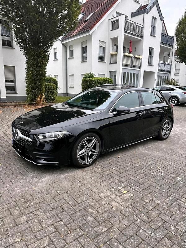 Schwarz Gebraucht 2018 Mercedes A180 Limousine | 18.000 € (Superpreis) - Bild 1/4