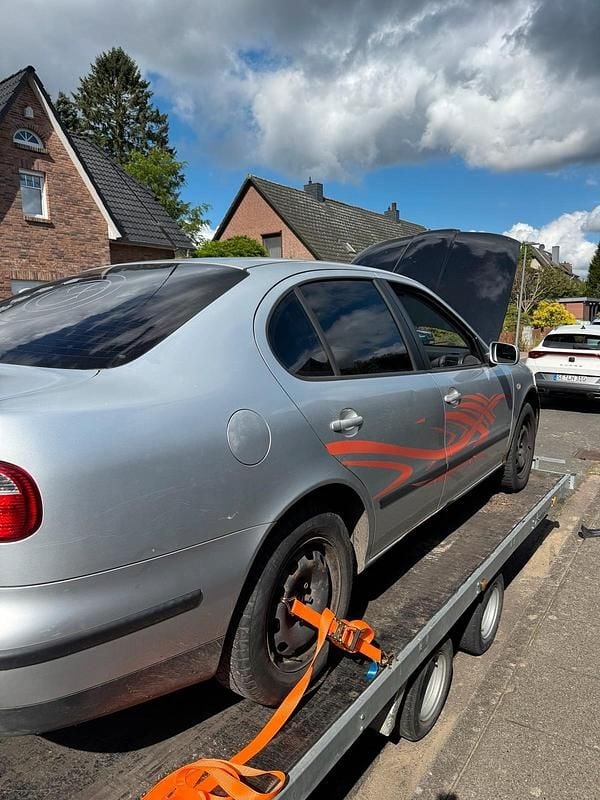 Silber Gebraucht 2002 Seat Toledo Limousine | 200 € (Superpreis) - Bild 1/4
