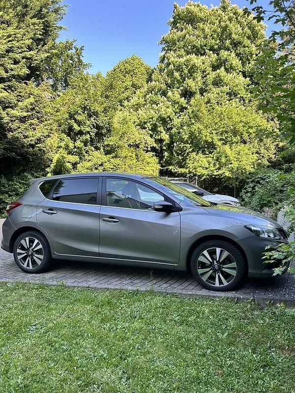 Grau Gebraucht 2016 Nissan Pulsar N-Connecta Kleinwagen | 8.200 € (Fairer Preis) - Bild 1/4