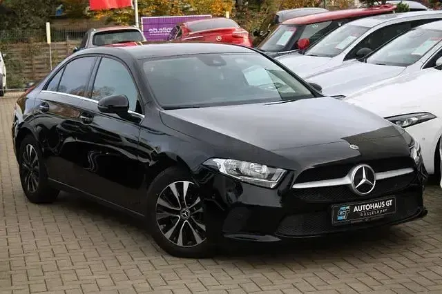 Gebraucht Mercedes A200 150 PS (110 kW) 2022 Schwarz Limousine