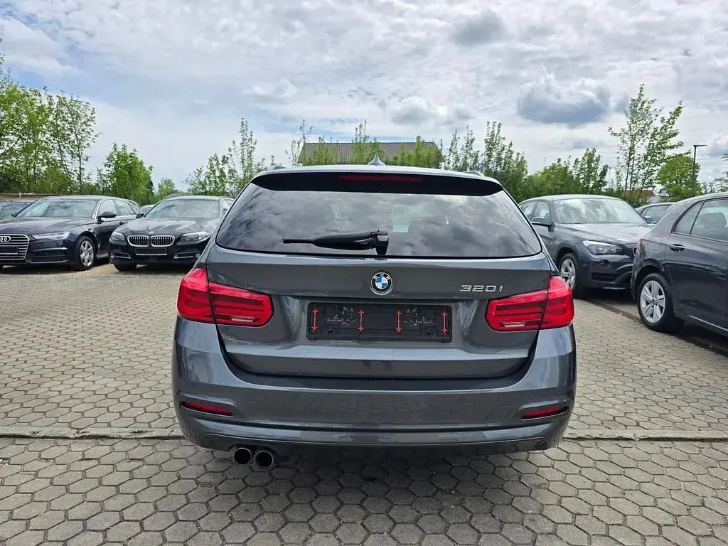 Gebraucht BMW 320 Advantage 184 PS (135 kW) 2018 Grau Kombi