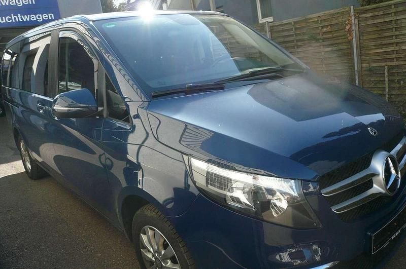 Gebraucht Mercedes V220 163 PS (119 kW) 2019 Stahlblau Van / Kleinbus