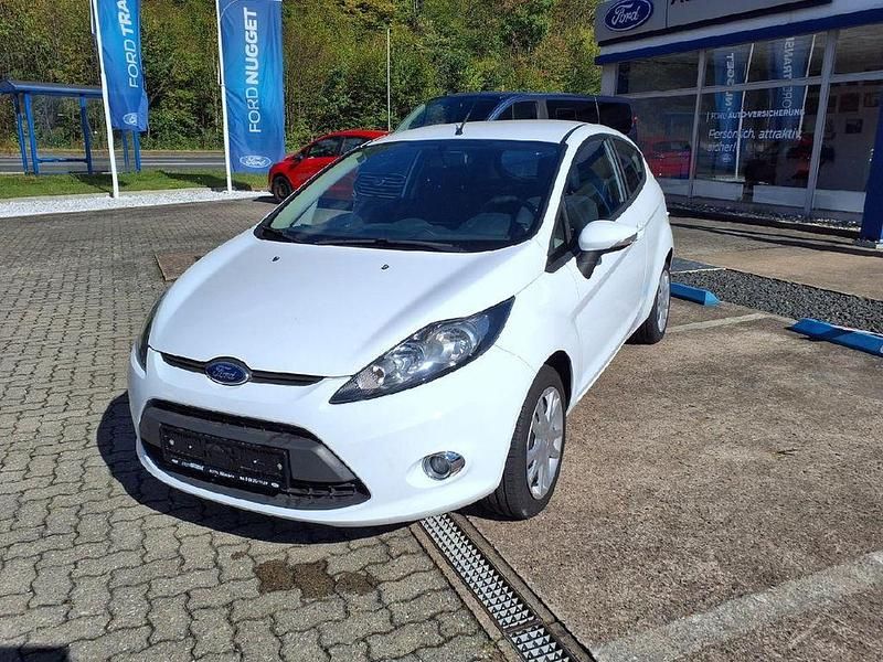 Weiß Gebraucht 2012 Ford Fiesta Champions Edition Kleinwagen | 4.990 € (Fairer Preis) - Bild 1/4