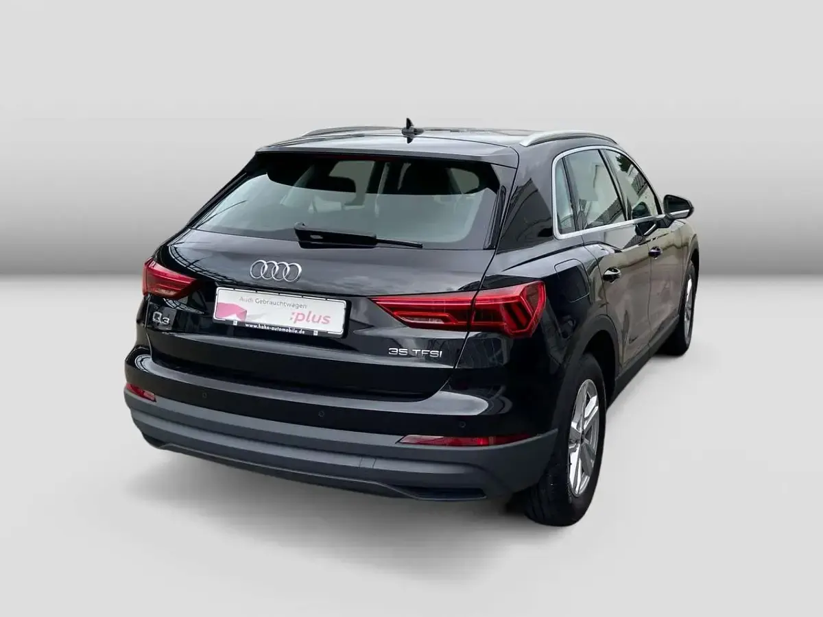 Gebraucht Audi Q3 Comfort 150 PS (110 kW) 2023 Mythosschwarz metallic SUV