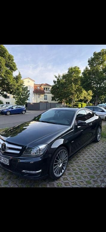 Schwarz Gebraucht 2012 Mercedes C250 Coupé | 11.700 € (Fairer Preis) - Bild 1/4