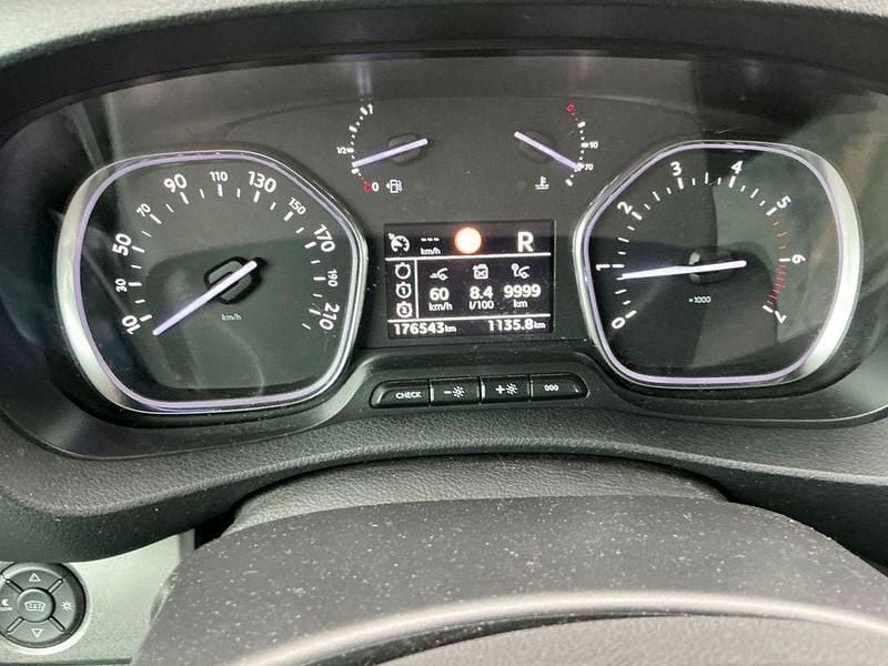 Używany Citroën Jumpy Feel 179 KM (131 kW) 2018 Szary Minivan