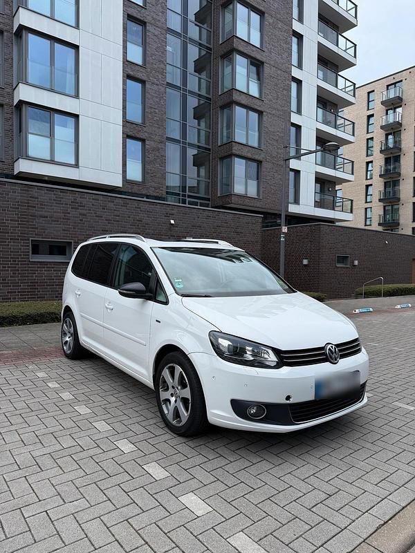 Second-hand VW Touran Edition 140 CP (102 kW) 2012 Alb Monovolum