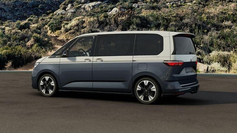 Gebraucht VW Multivan R 150 PS (110 kW) 2026 Candyweiß/ starlight blue met Van