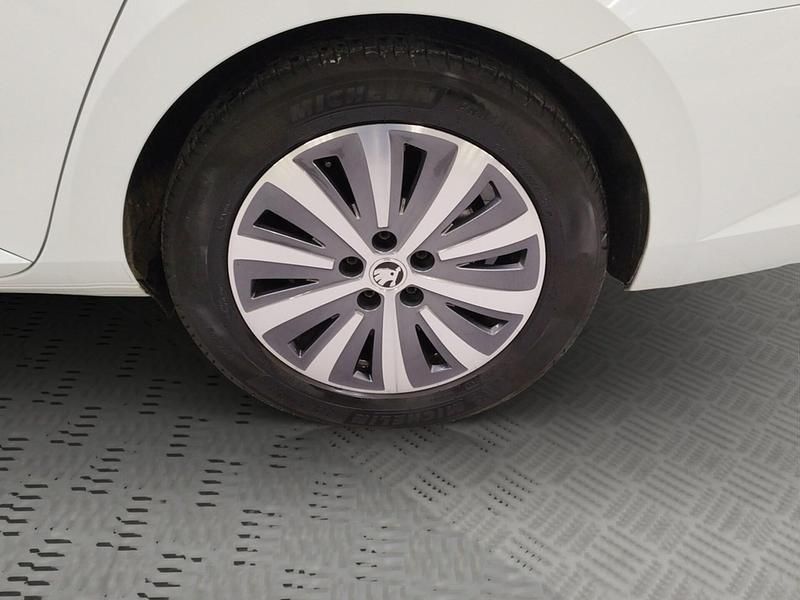 Gebraucht Skoda Superb Style 150 PS (110 kW) 2022 Weiß Kombi