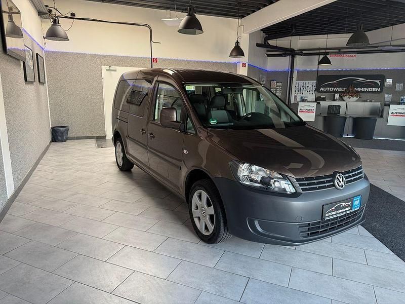 Gebraucht VW Caddy Maxi Trendline 105 PS (77 kW) 2011 Toffeebraun metallic Van / Kleinbus