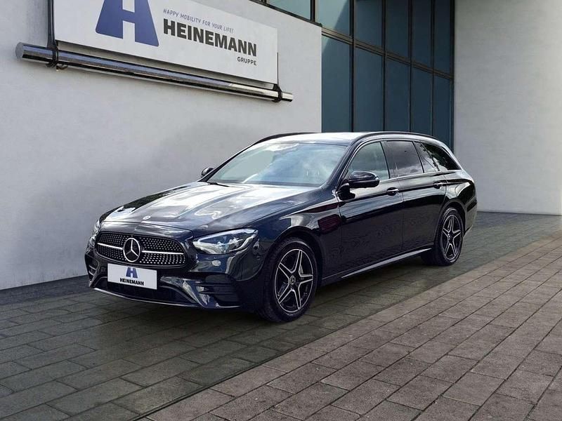 Obsidianschwarz metallicla Gebraucht 2022 Mercedes E300 AMG line Kombi | 33.950 € (Guter Preis) - Bild 1/4