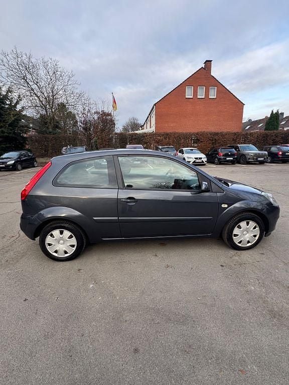 Gebraucht Ford Fiesta 60 PS (44 kW) 2008 Grau Kleinwagen
