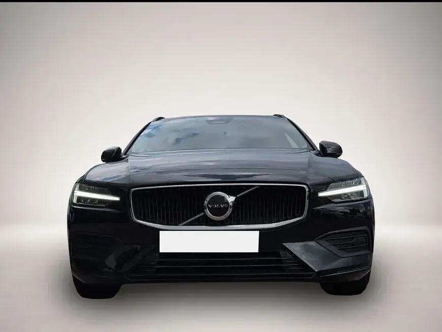 Gebraucht Volvo V60 Core 197 PS (144 kW) 2025 Schwarz Kombi