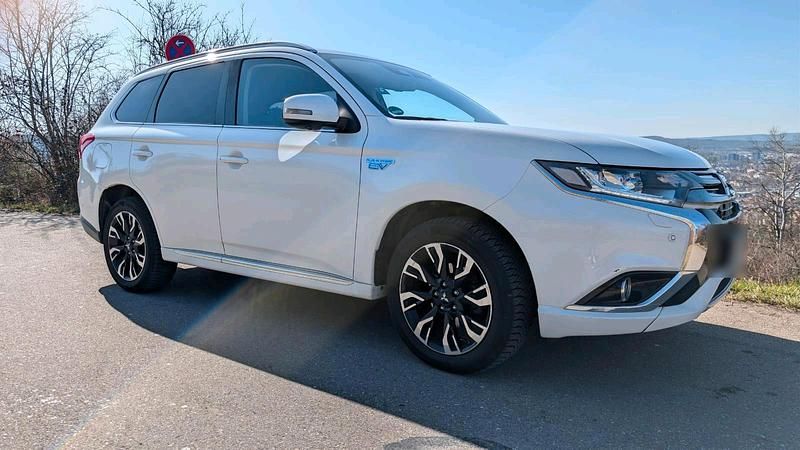Gebraucht Mitsubishi Outlander 203 PS (149 kW) 2017 Weiß SUV