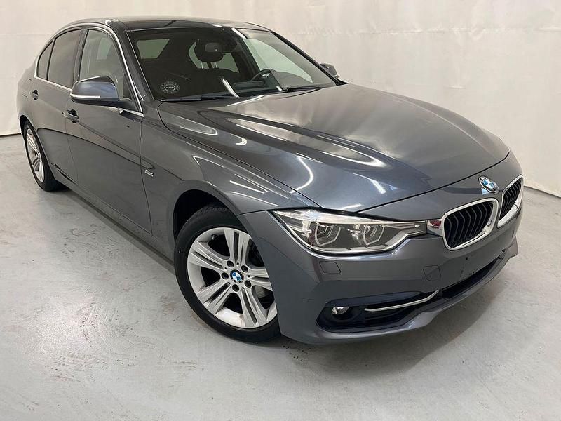 Grau Gebraucht 2018 BMW 320 Sport Line Limousine | 12.000 € (Guter Preis) - Bild 1/4