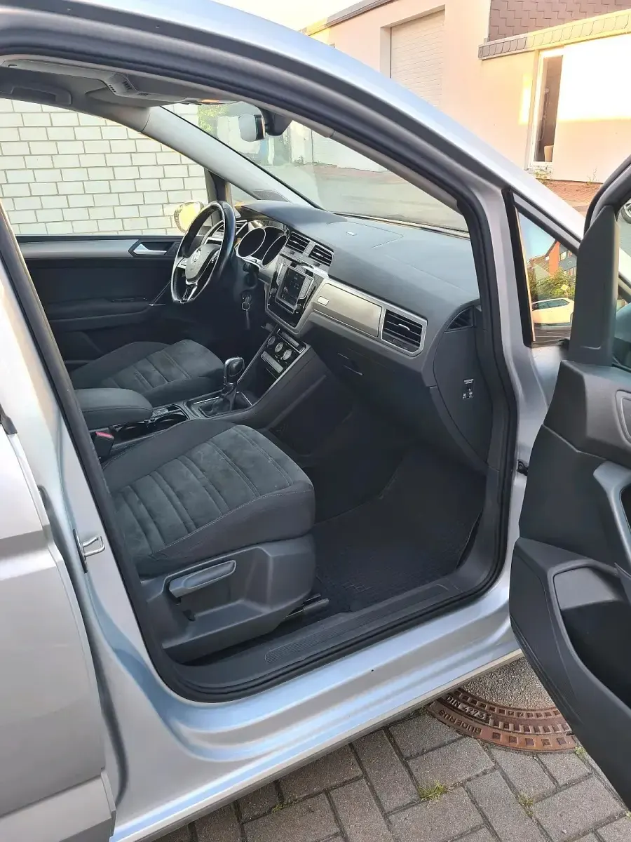 Gebraucht VW Touran 150 PS (110 kW) 2016 Silber Van / Kleinbus