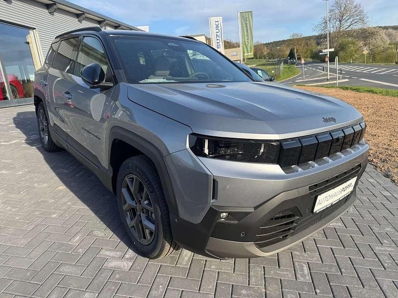 Neu Jeep Compass 145 PS (106 kW) 2025 Yosemite grey/dach in schwarz SUV