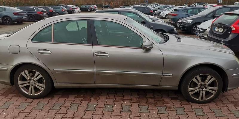 Gebraucht Mercedes E200 Elegance 122 PS (89 kW) 2003 Grau Limousine