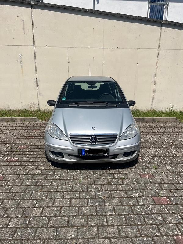 Silber Gebraucht 2005 Mercedes A180 Classic Limousine | 2.000 € (Fairer Preis) - Bild 1/4