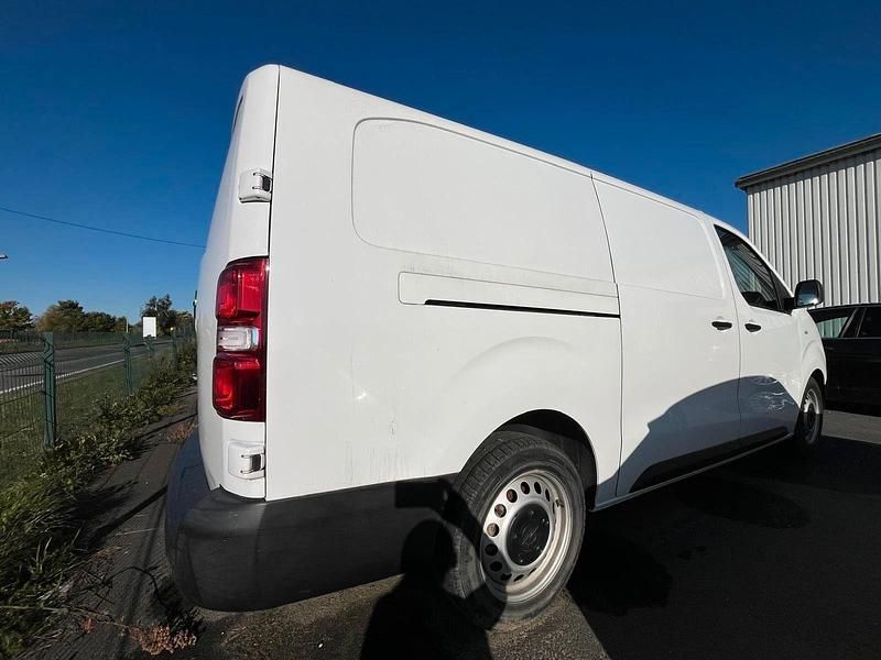 Gebraucht Opel Vivaro 120 PS (88 kW) 2022 Weiß Van / Kleinbus