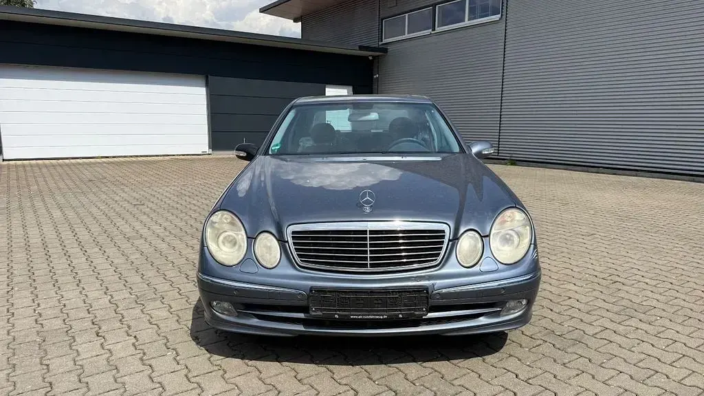 Gebraucht Mercedes E240 Avantgarde 177 PS (130 kW) 2004 Blau Limousine