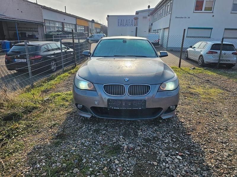Gebraucht BMW 525 M Sport 197 PS (144 kW) 2009 Grau Limousine