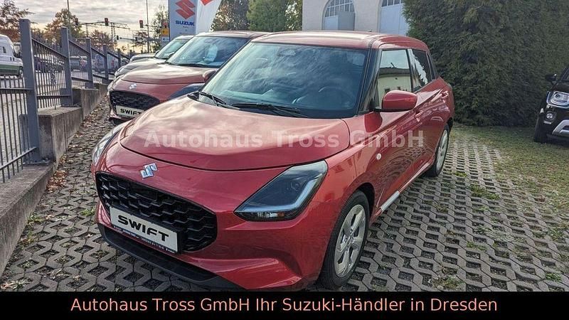 Rot Neu 2025 Suzuki Swift Comfort Kleinwagen | 18.489 € - Bild 1/4