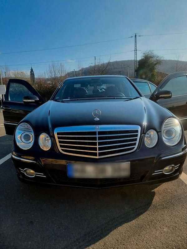 Gebraucht Mercedes E200 Avantgarde 138 PS (101 kW) 2007 Schwarz Limousine