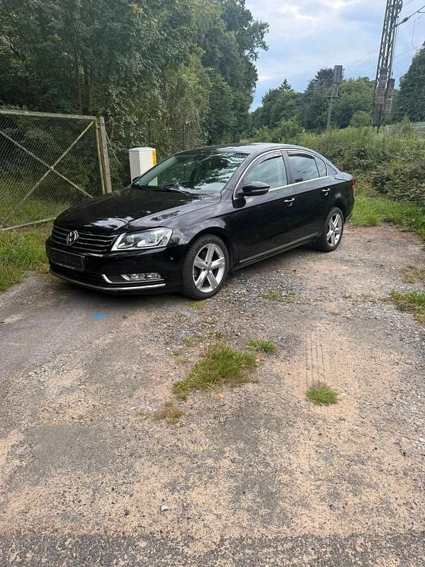 Schwarz Gebraucht 2011 VW Passat Highline Limousine | 6.900 € (Superpreis) - Bild 1/4