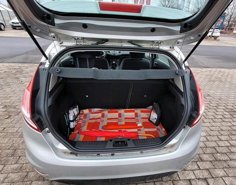 Gebraucht Ford Fiesta 81 PS (59 kW) 2013 Grau Kleinwagen