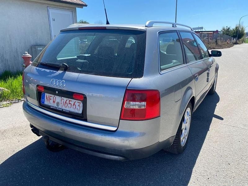 Second-hand Audi A6 170 CP (125 kW) 2001 Gri Break