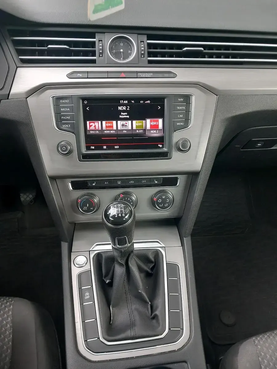 Gebraucht VW Passat 120 PS (88 kW) 2015 Schwarz Kombi