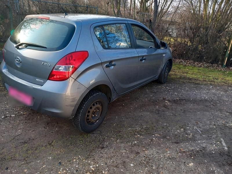 Gebraucht Hyundai i20 70 PS (51 kW) 2012 Kleinwagen