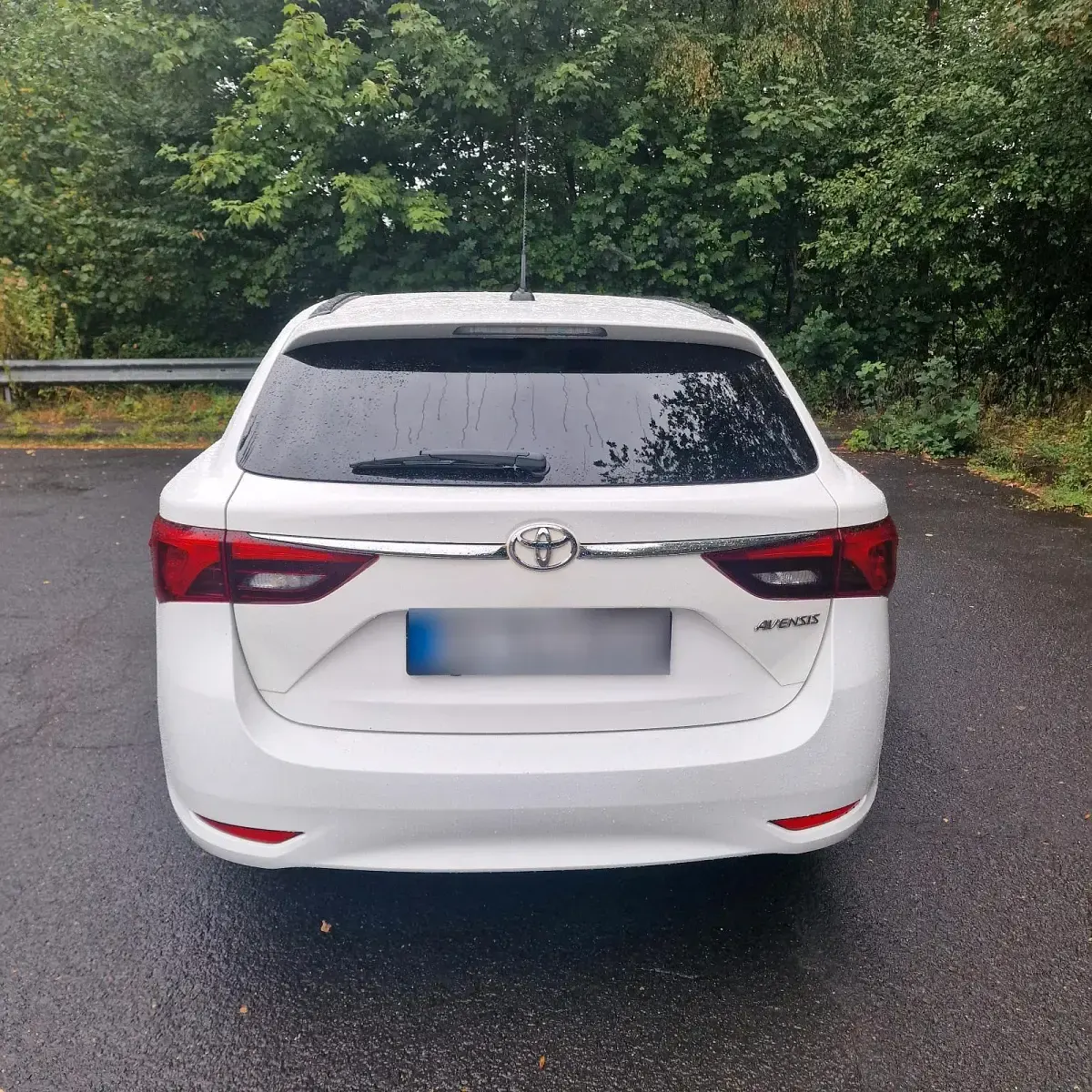 Gebraucht Toyota Avensis Comfort 143 PS (105 kW) 2016 Weiß Kombi
