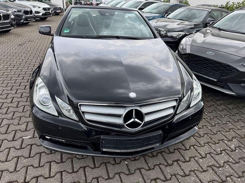 Second-hand Mercedes E200 184 CP (135 kW) 2010 Negru Cabrio