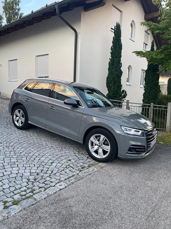 Grau Gebraucht 2020 Audi Q5 S-Line SUV | 32.990 € (Superpreis) - Bild 1/4